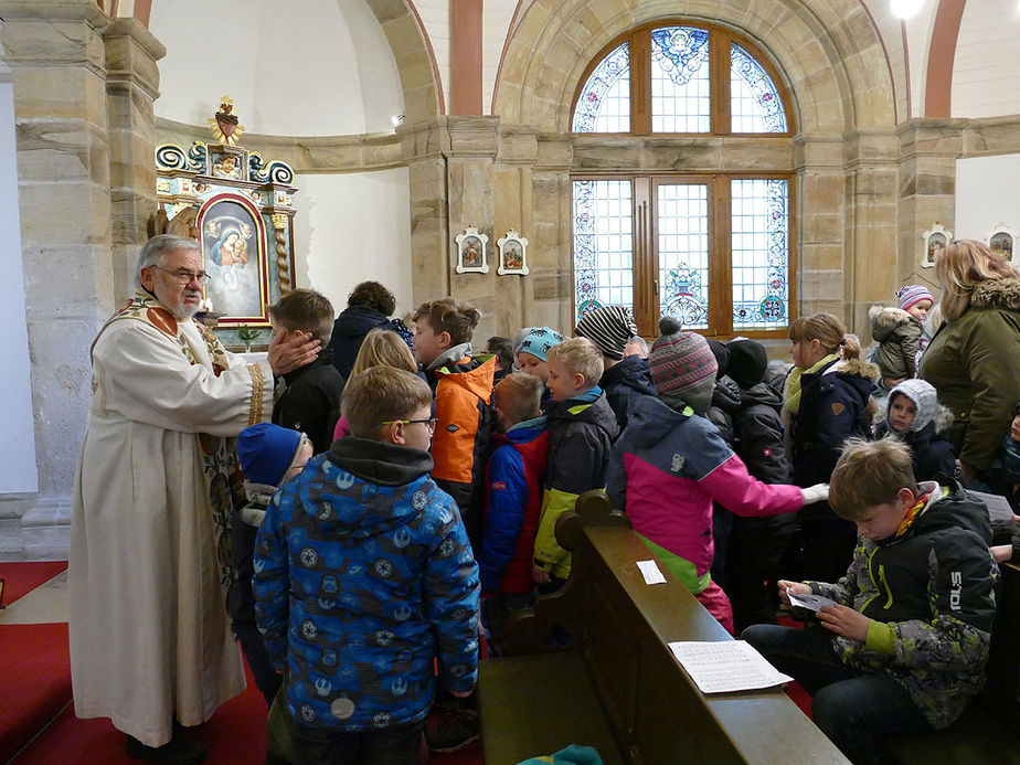 Krippenandacht mit Segnung der Kinder (Foto: Karl-Franz Thiede)